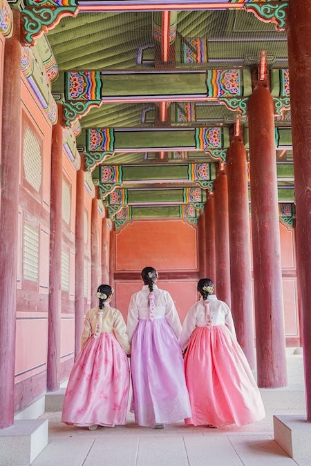 Gyeongbokgung Palace Stroll - Alyssa Tate